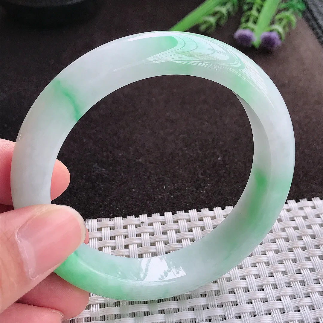 实拍A货翡翠57.5/13.3/9老坑冰润飘绿手镯宽边玉镯子平安镯