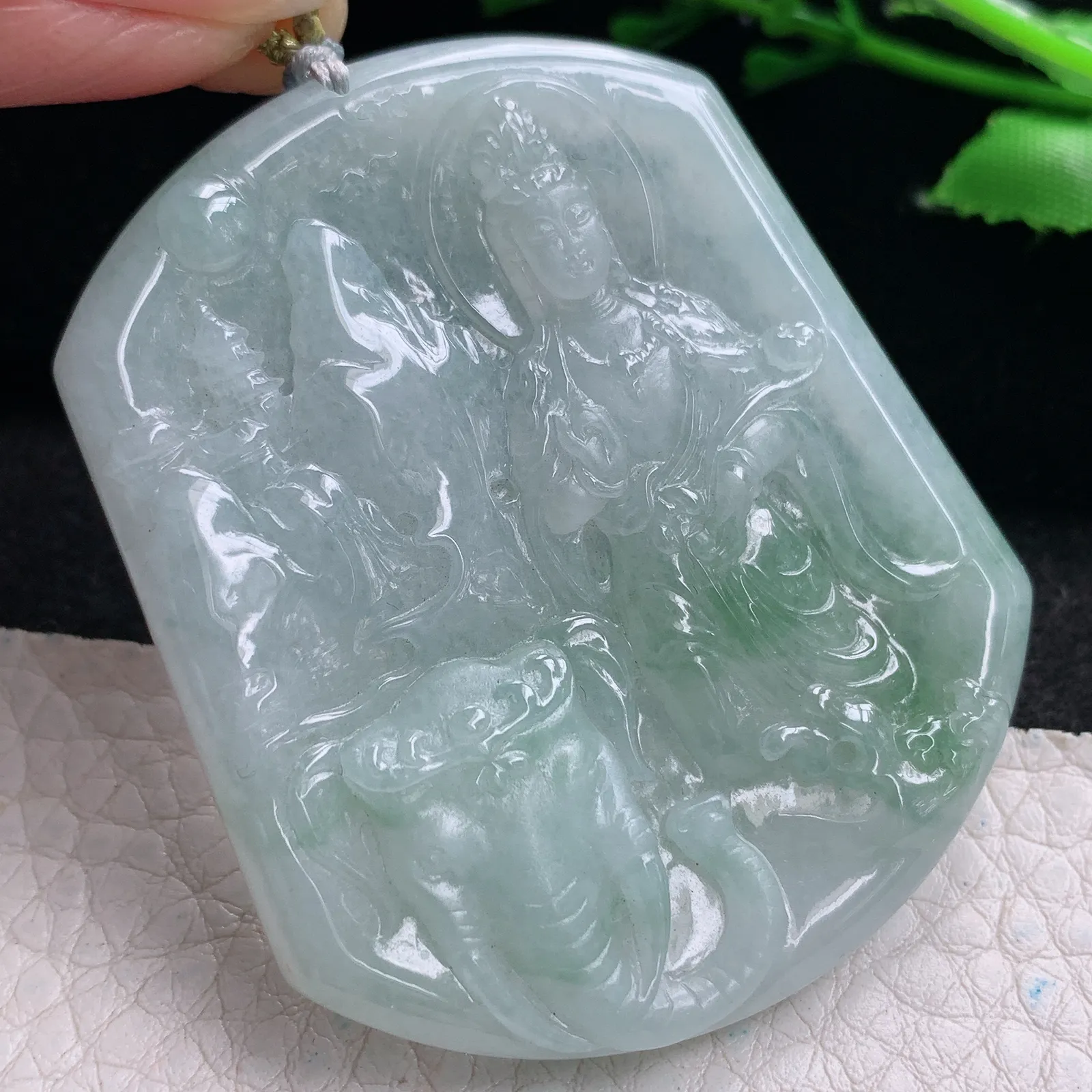 rp实拍53*45*5.8缅甸翡翠精雕冰飘绿花普贤菩萨生肖守护神玉吊坠 玉挂坠