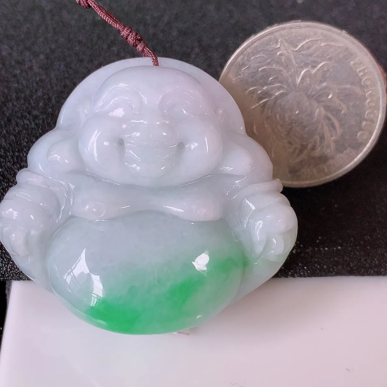 自然光实拍，冰润飘绿翡翠佛公吊坠，笑口常开，佛公在心中，一生平安幸福，佛公翠色迷人， 佩戴佳品！#41.16