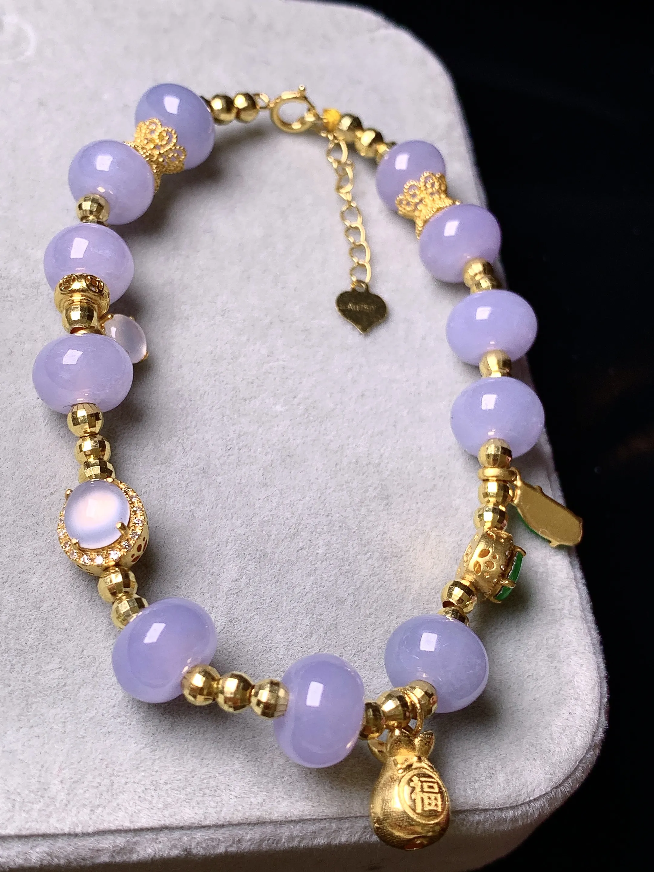 18k金钻镶嵌紫罗兰算盘珠手链 玉质细腻 色泽清新艳丽 整体尺寸8.8*5.5