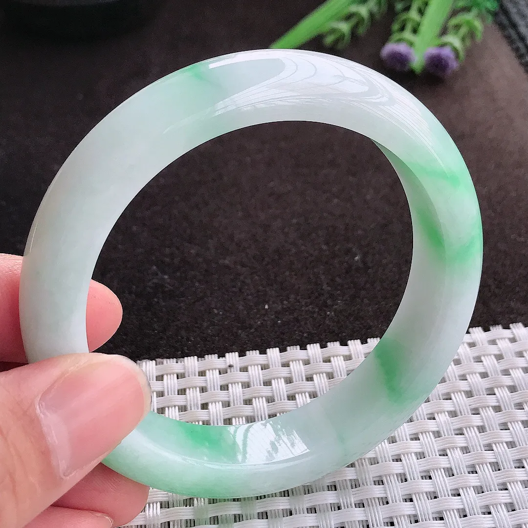 实拍A货翡翠57.5/13.3/9老坑冰润飘绿手镯宽边玉镯子平安镯