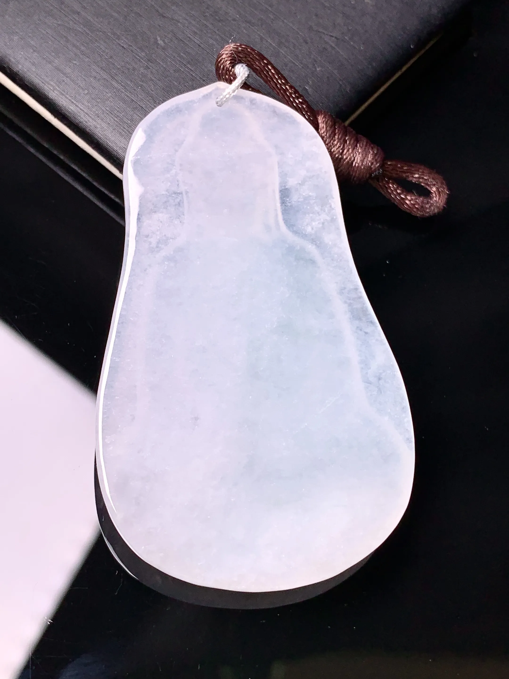 冰种素衣观音菩萨吊坠 玉质细腻 色泽清新艳丽 整体尺寸55.8*32.6*4.5