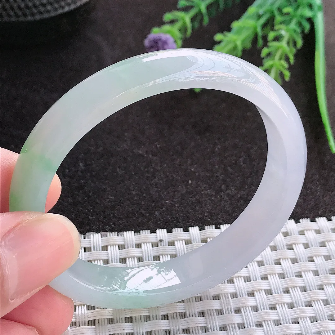 实拍A货翡翠52/45.8/10.8/6.8小圈口老坑冰胶果冻飘绿贵妃手镯翡翠玉镯子平安镯