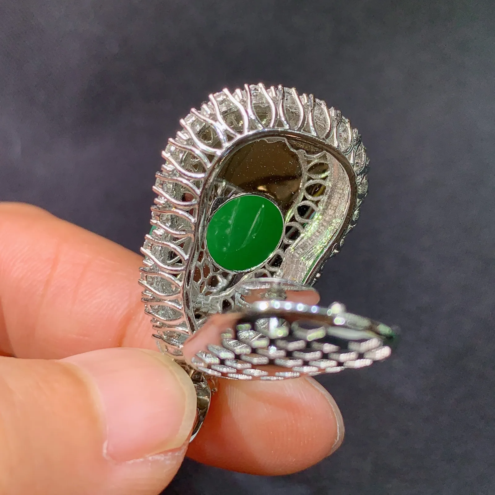 翠绿葫芦吊坠，18k金镶嵌，色泽鲜阳，冰润细腻，种水足，Xj 尺寸35.1*19.8*14.7