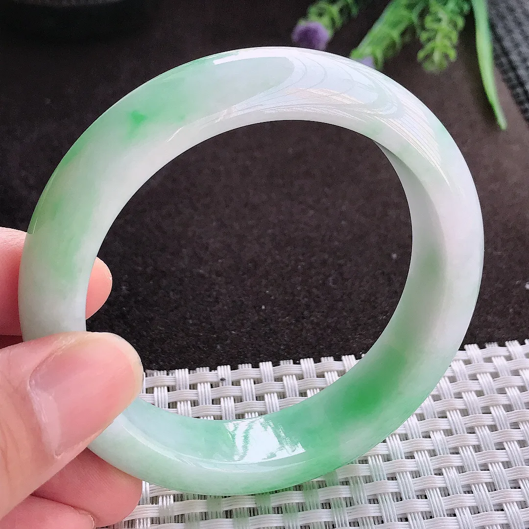 实拍A货翡翠57.5/15/9.1老坑秀气冰润飘绿手镯翡翠玉镯子平安镯