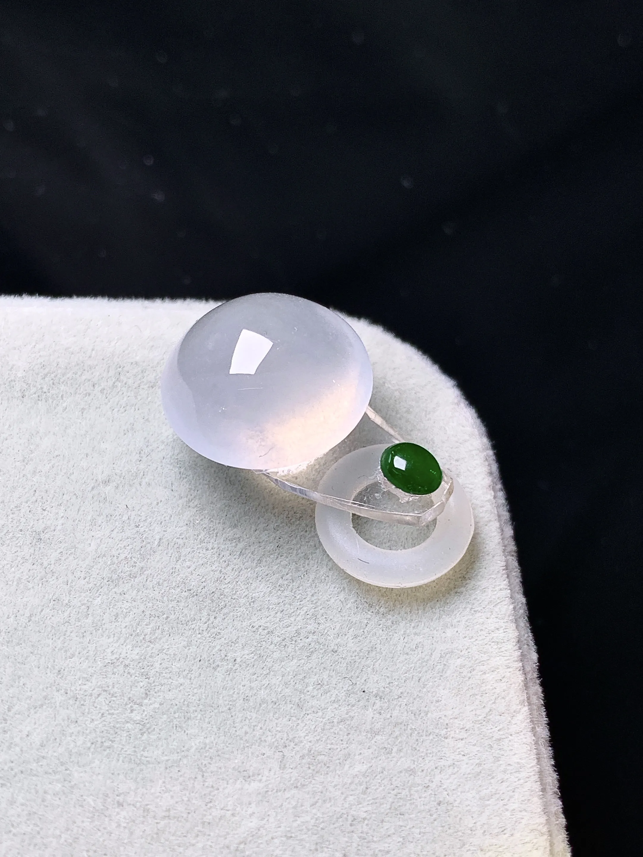 镶嵌款 冰种蛋面吊坠 玉质细腻 色泽清新艳丽 整体尺寸12*7