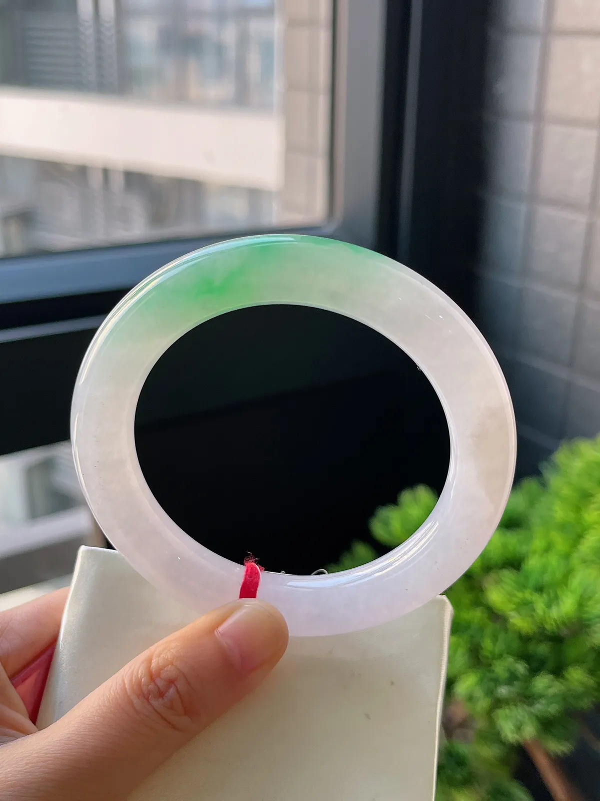 圆镯57.7圈口，翡翠冰糯种飘花手镯