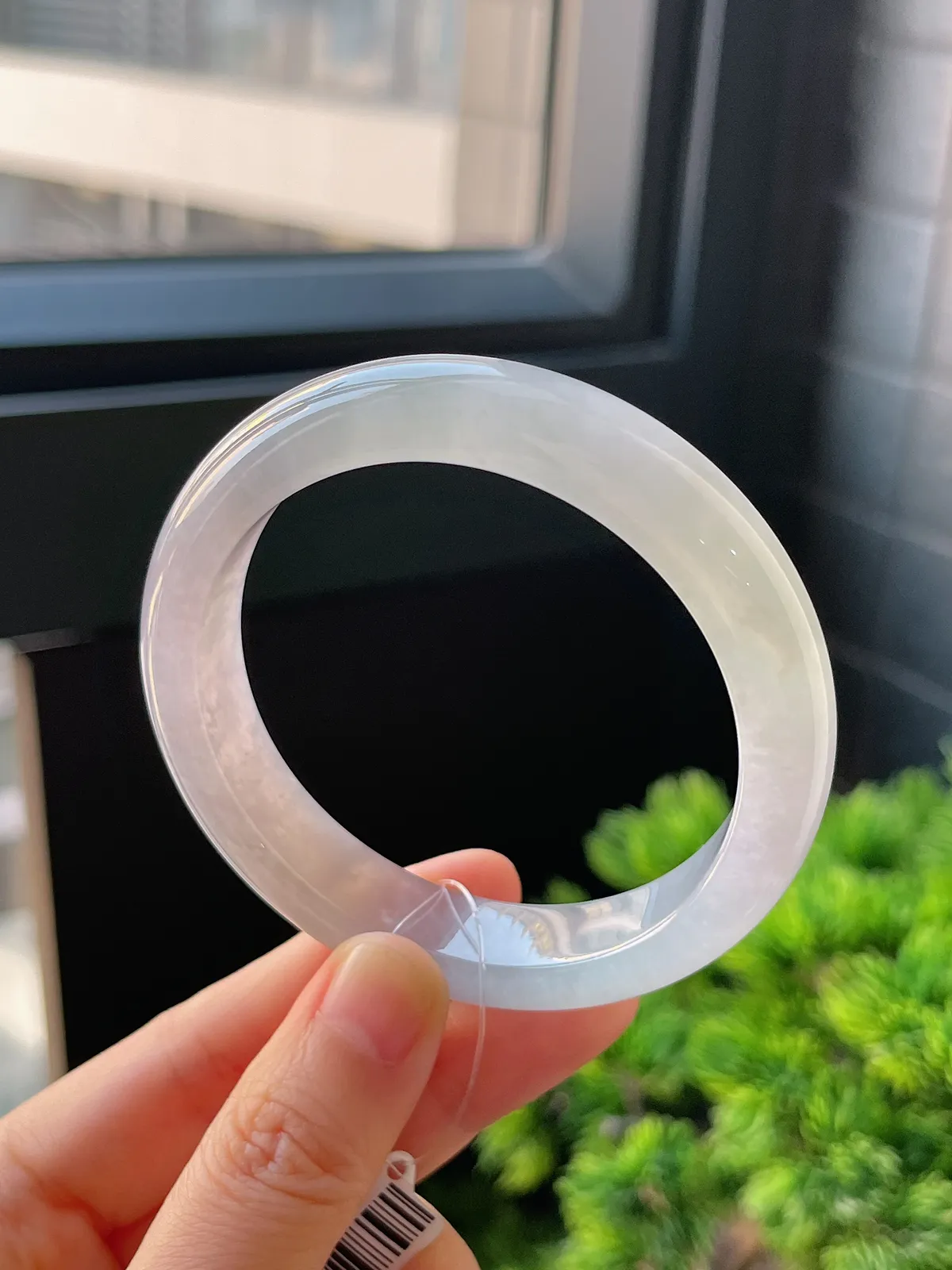 正圈56圈口，翡翠冰糯种淡绿色手镯