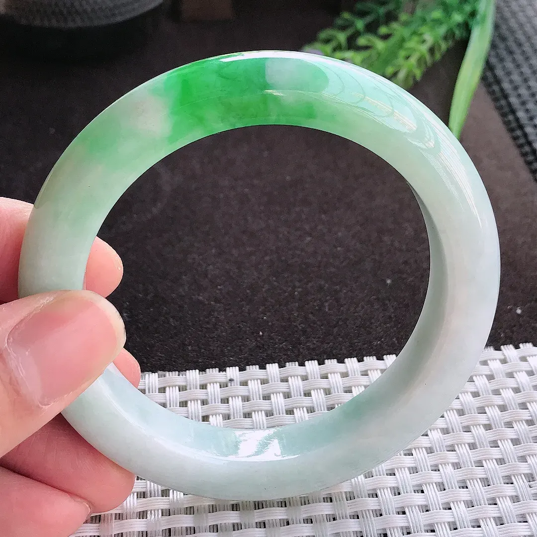 实拍A货翡翠59/12.3/10.2老坑精美飘阳绿手镯翡翠玉镯子平安镯