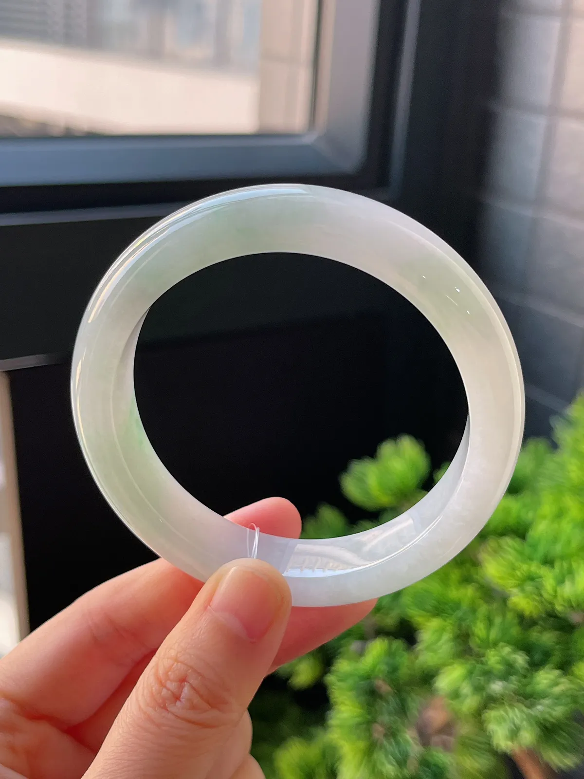 正圈56.5圈口，翡翠冰糯种浅绿色手镯