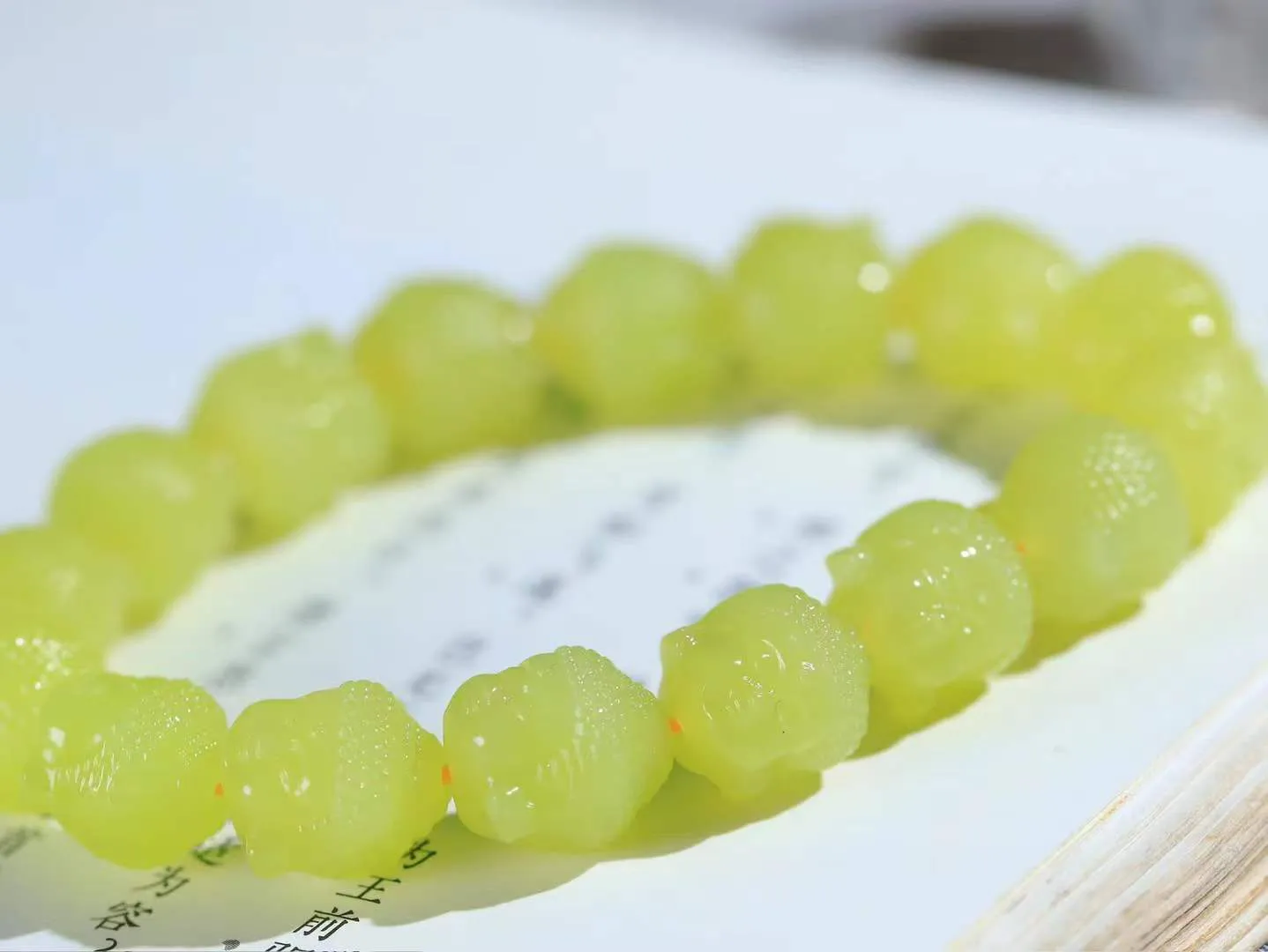 【佛佑众生.手串】

精品和田玉黄口佛头手串，玉质温润细腻，油性十足，️精雕佛像，面容慈祥，憨态可掬，佛祖能利益安乐一切众生，满足一切愿求。给佩戴者带来平安与慈悲，永保平安。
尺寸取一13-11.5-11.8mm 重41克 fDA-89132700