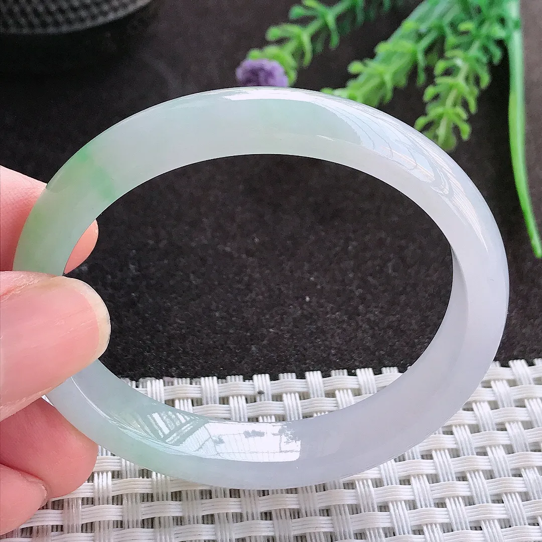 实拍A货翡翠52/45.8/10.8/6.8小圈口老坑冰胶果冻飘绿贵妃手镯翡翠玉镯子平安镯