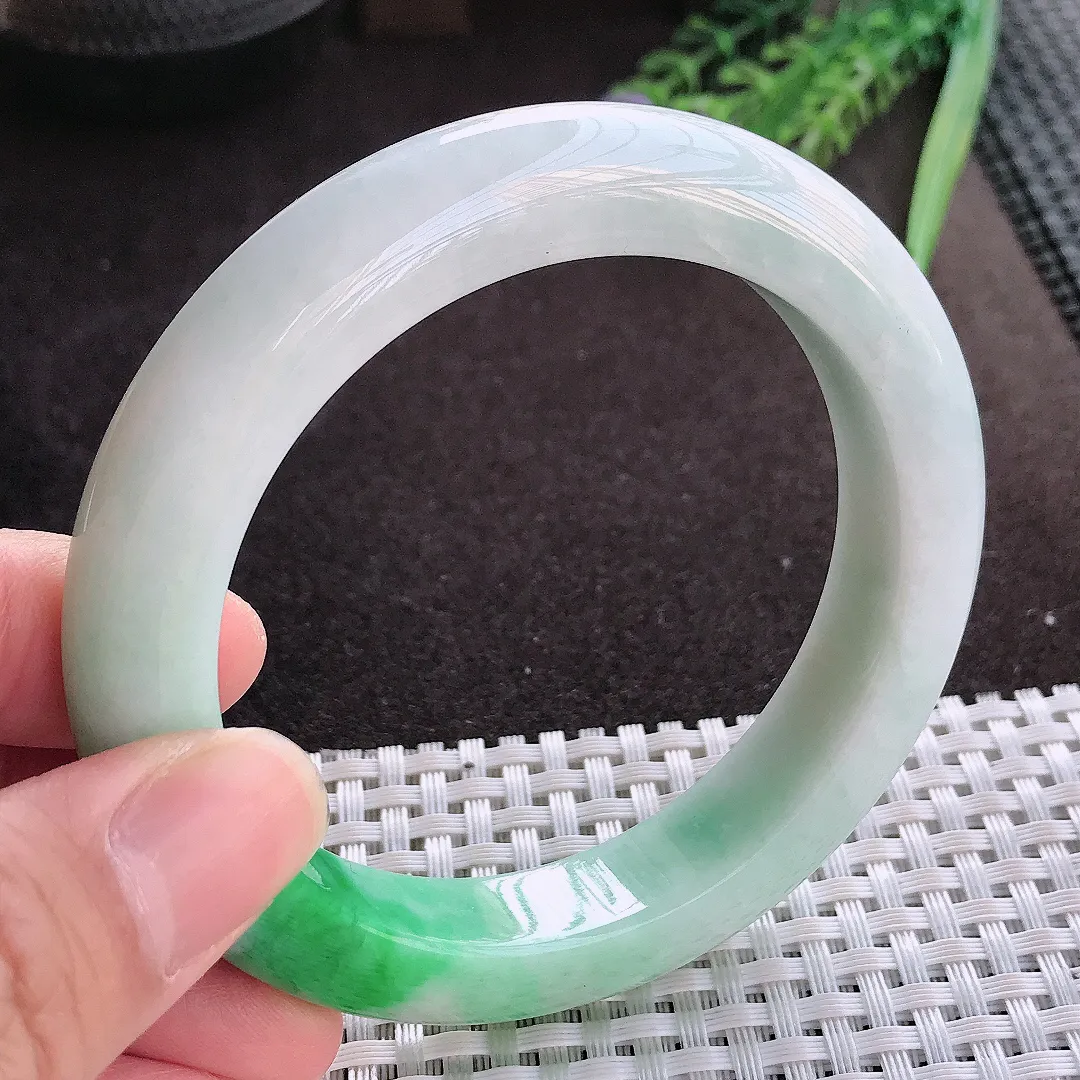实拍A货翡翠59/12.3/10.2老坑精美飘阳绿手镯翡翠玉镯子平安镯