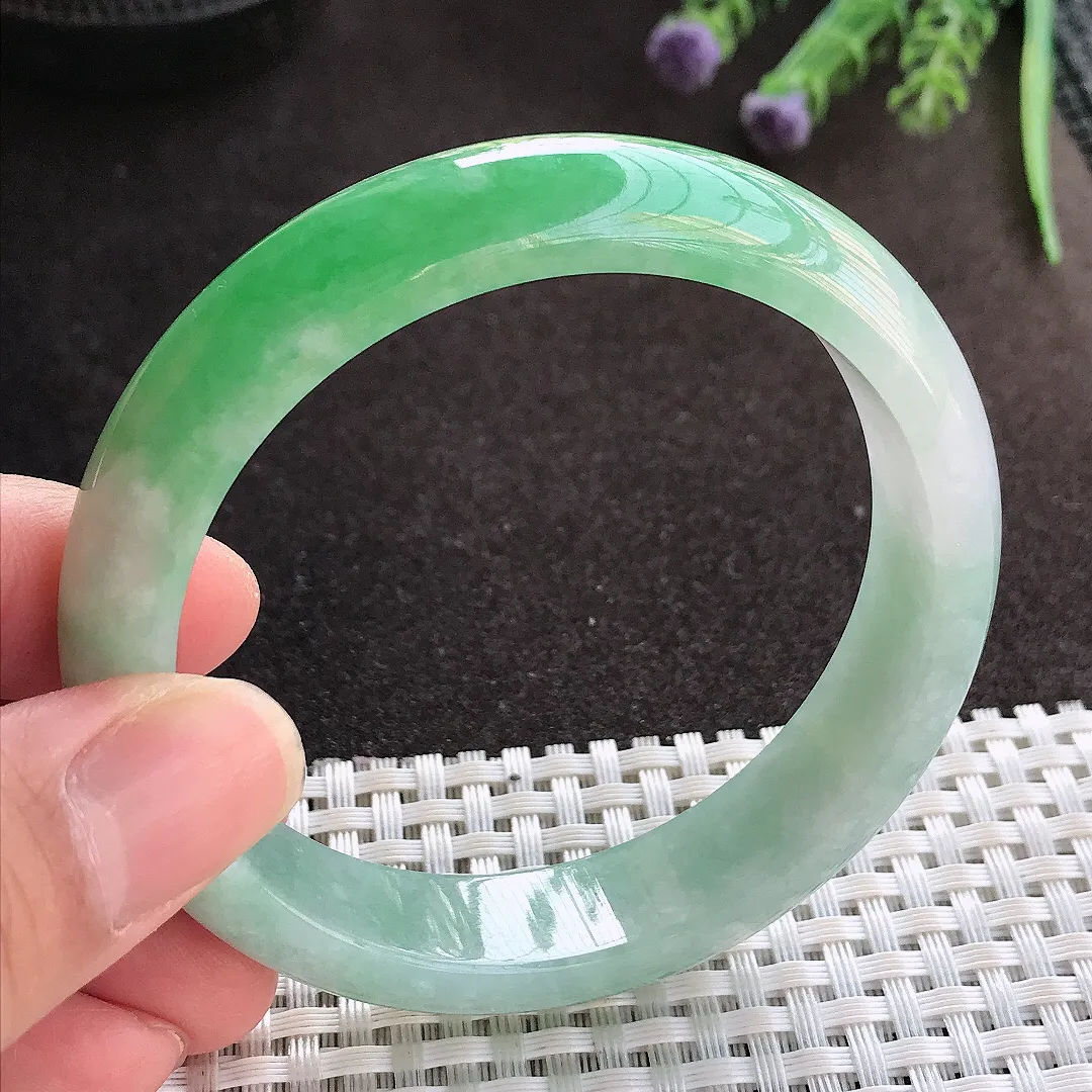 实拍A货翡翠57/13.1/7.8老坑冰润飘绿手镯翡翠玉镯子平安镯