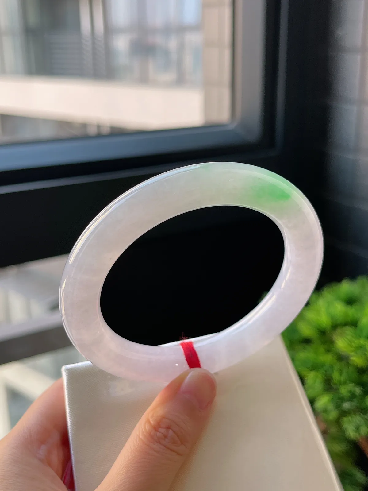 圆镯58.7圈口，翡翠冰糯种飘花手镯