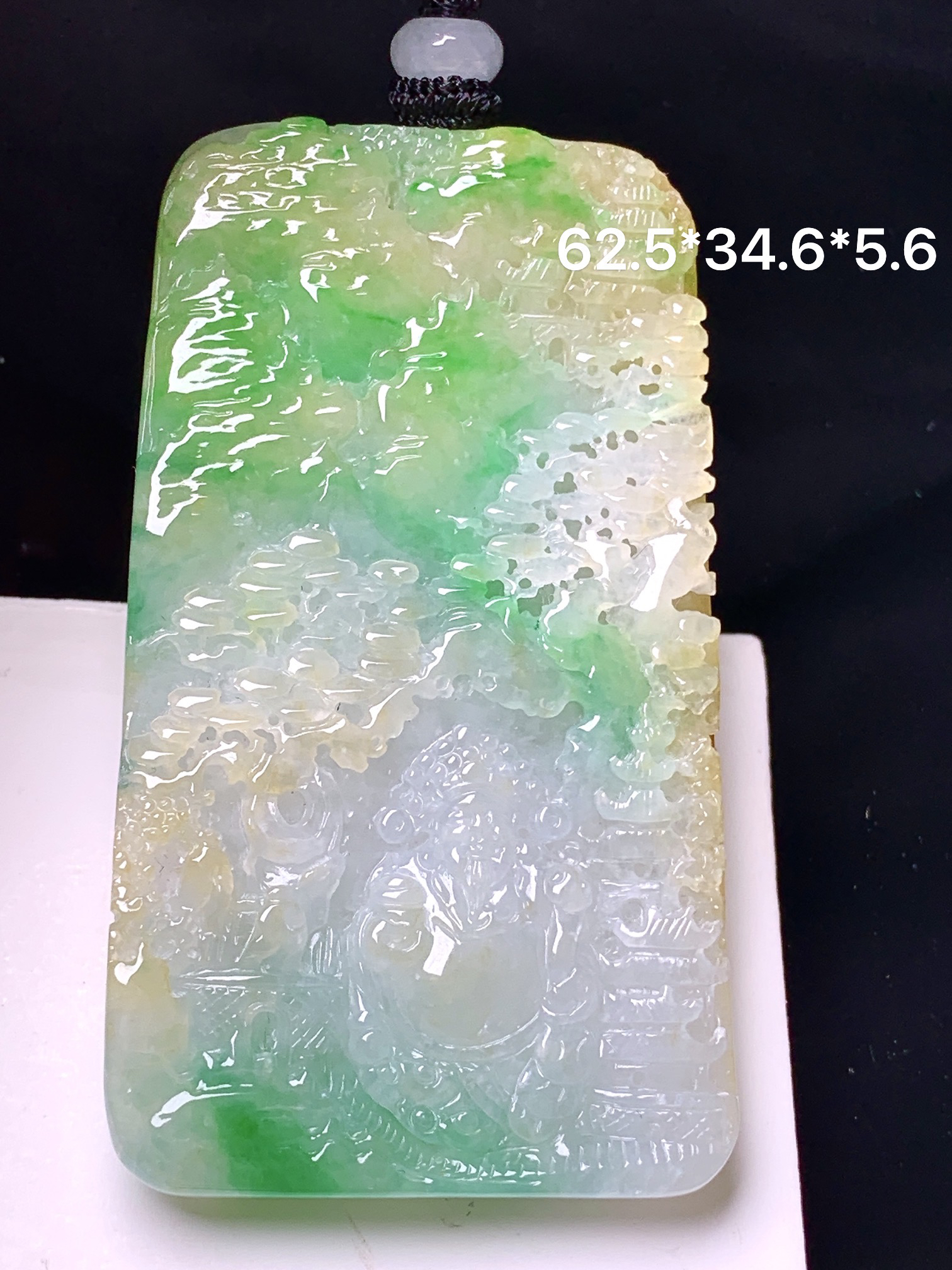 飘黄绿翡山水牌子吊坠 玉质细腻 色泽清新艳丽 整体尺寸62.5*34.6*5.6