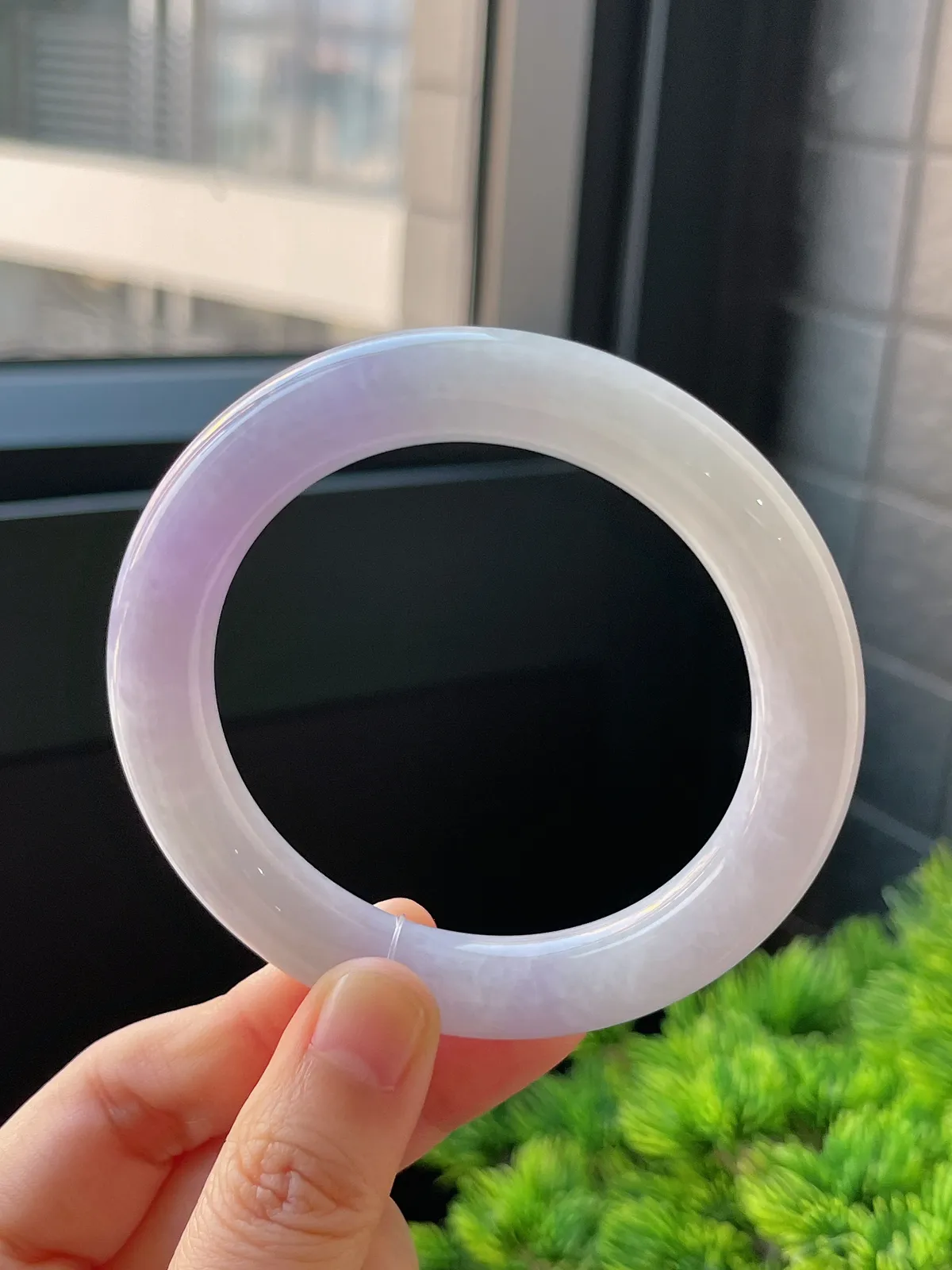 圆镯56圈口，翡翠糯化种春带彩手镯