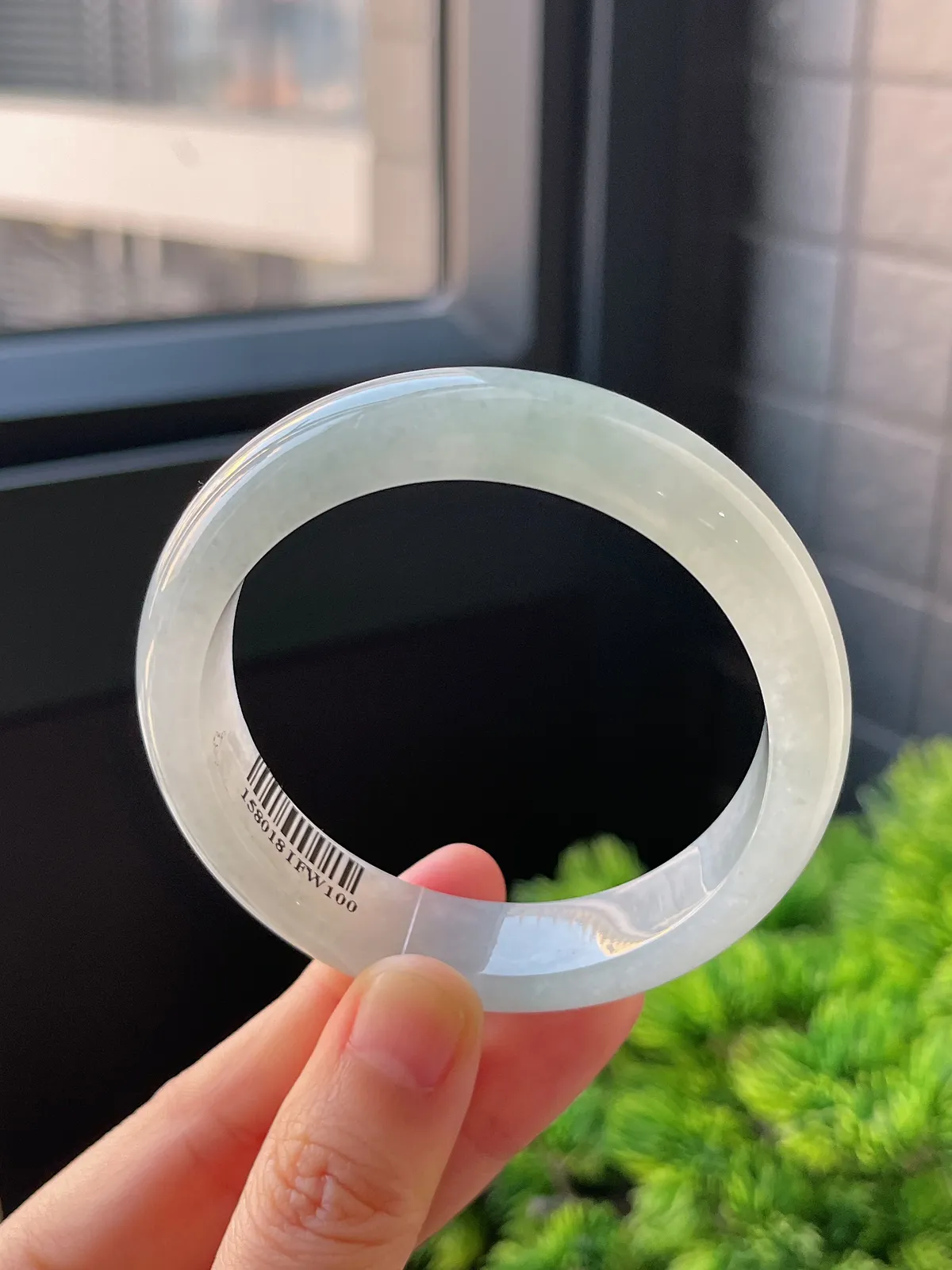 正圈53.6圈口，翡翠冰糯种淡绿色手镯