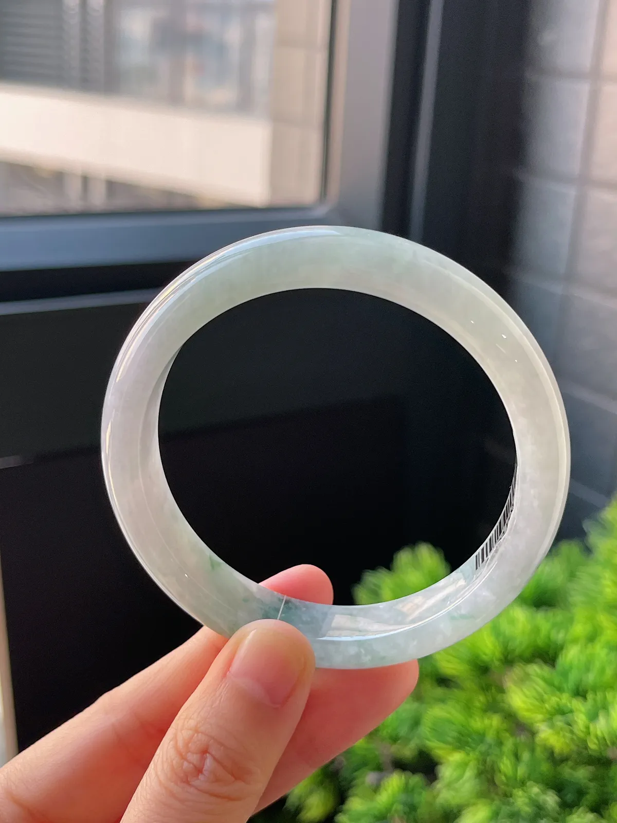 正圈57.8圈口，翡翠糯化种飘绿手镯