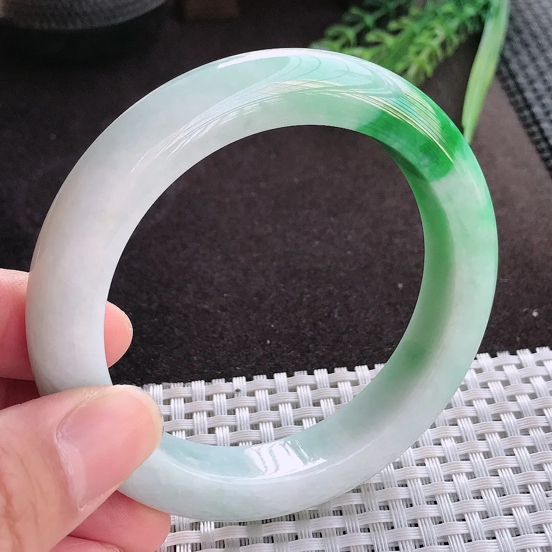 实拍A货翡翠59/12.3/10.2老坑精美飘阳绿手镯翡翠玉镯子平安镯