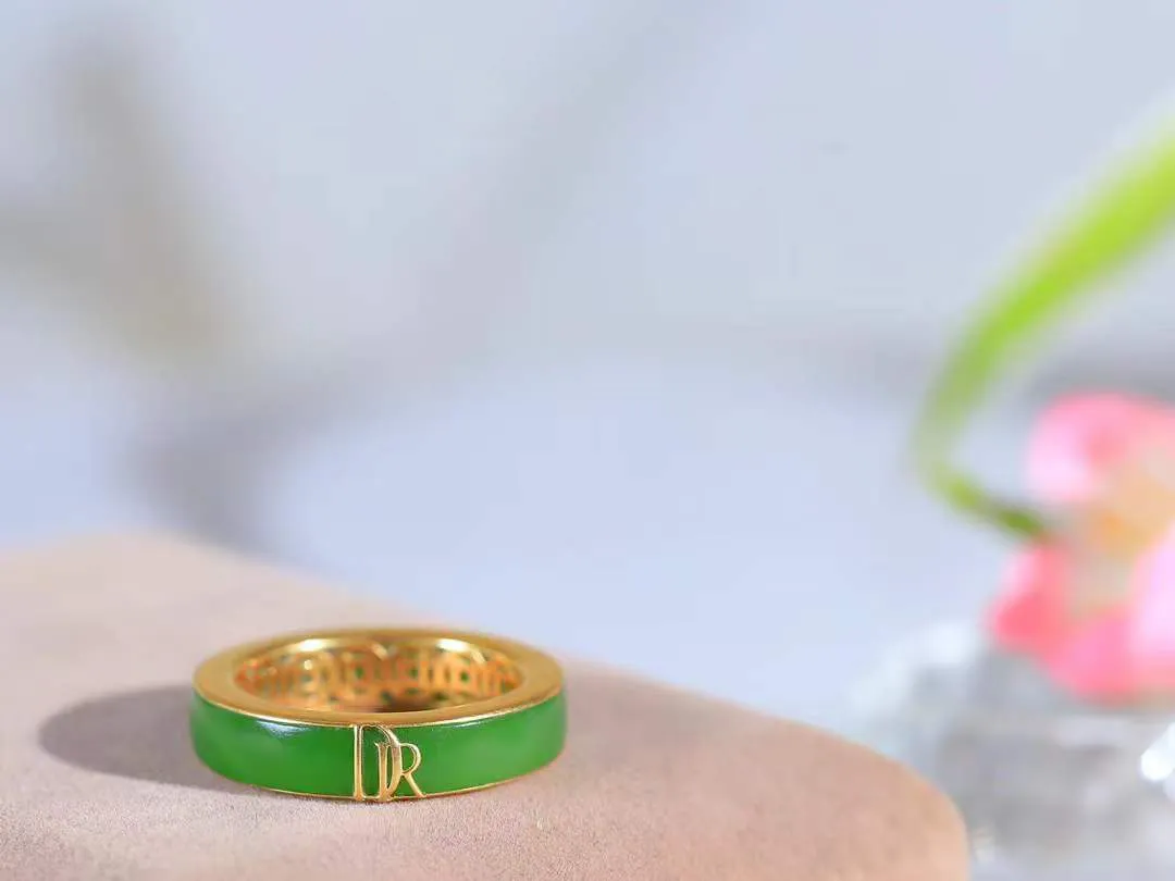 【金镶玉.戒指】

精品和田玉碧玉18k金镶嵌戒指 玉质细腻温润 油性十足 ，不论时光如何流转变化，