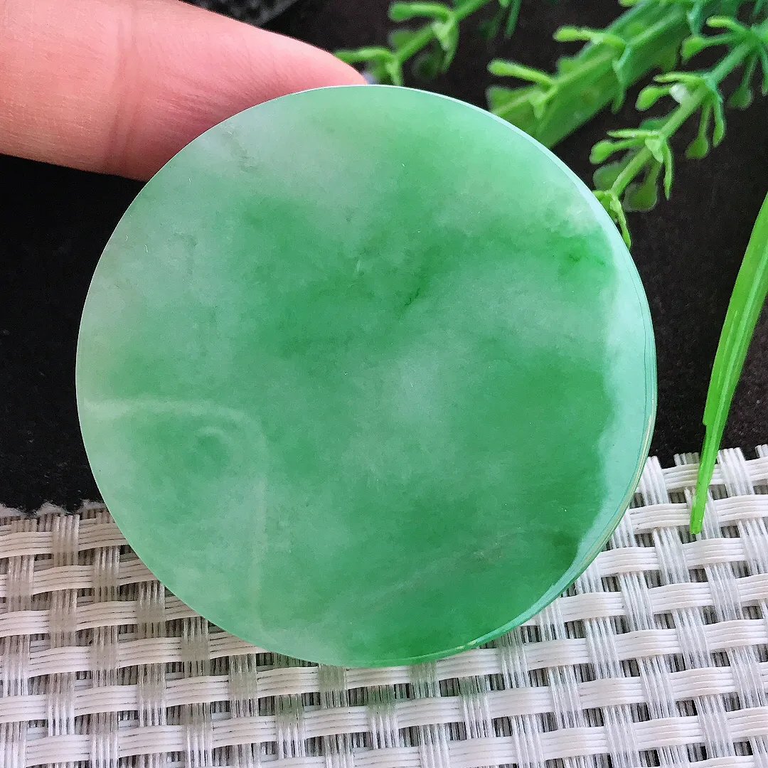 实拍A货翡翠51.5/7.6老坑冰润起胶厚装阳绿无事牌圆牌吊坠翡翠玉牌挂件