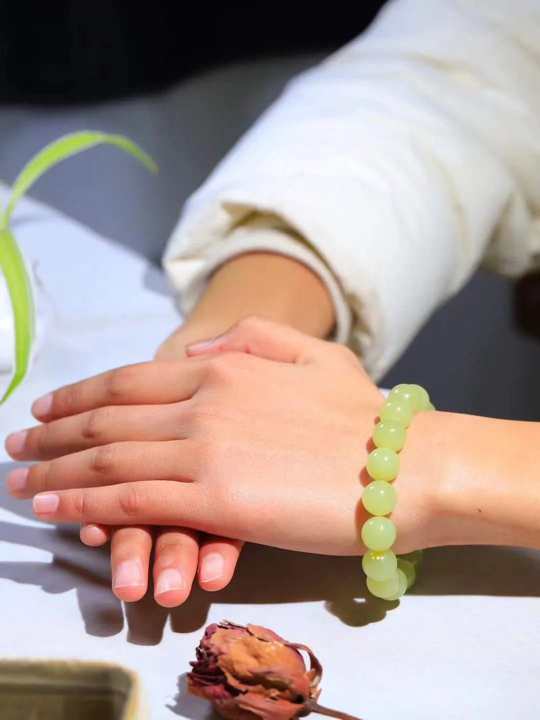 【珠圆玉润.手串】

精品️和田玉黄口珠圆玉润手串 玉质温润细腻  整串打磨圆润，佩戴舒适。珠珠落