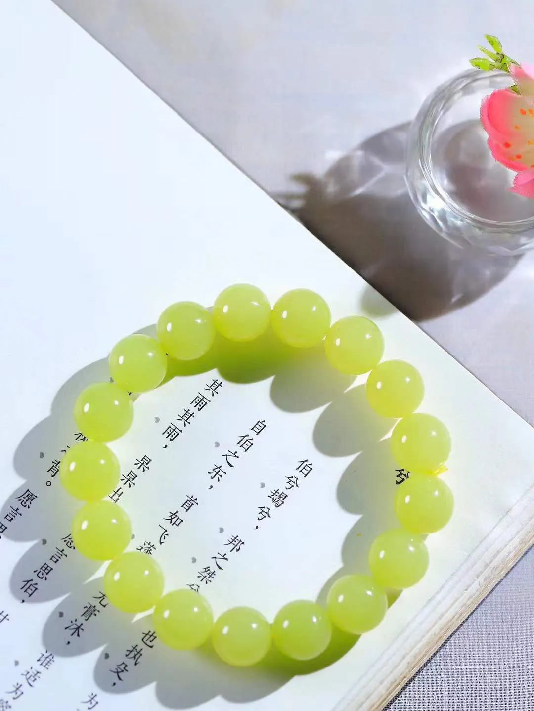 【珠圆玉润.手串】

精品️和田玉黄口珠圆玉润手串 玉质温润细腻  整串打磨圆润，佩戴舒适。珠珠落玉盘，间关莺语花底滑，一生美好时光，无论身在何处，都有它相伴相守。事事顺遂，幸福美满，吉祥如意。重44.6克 尺寸取一12mm  FDA-22102534