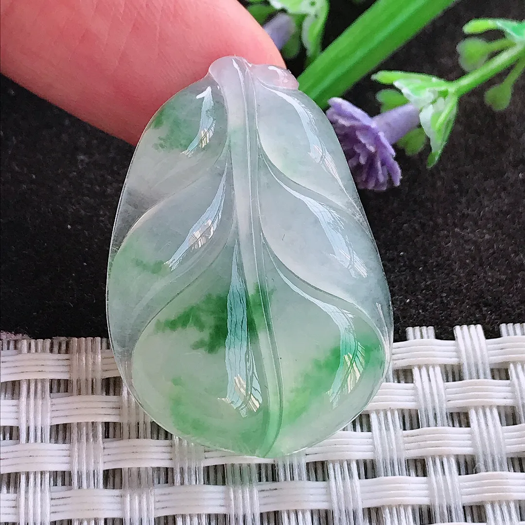 实拍A货翡翠32.8/23.5/5老坑冰种起胶飘阳绿叶子吊坠翡翠玉牌挂件