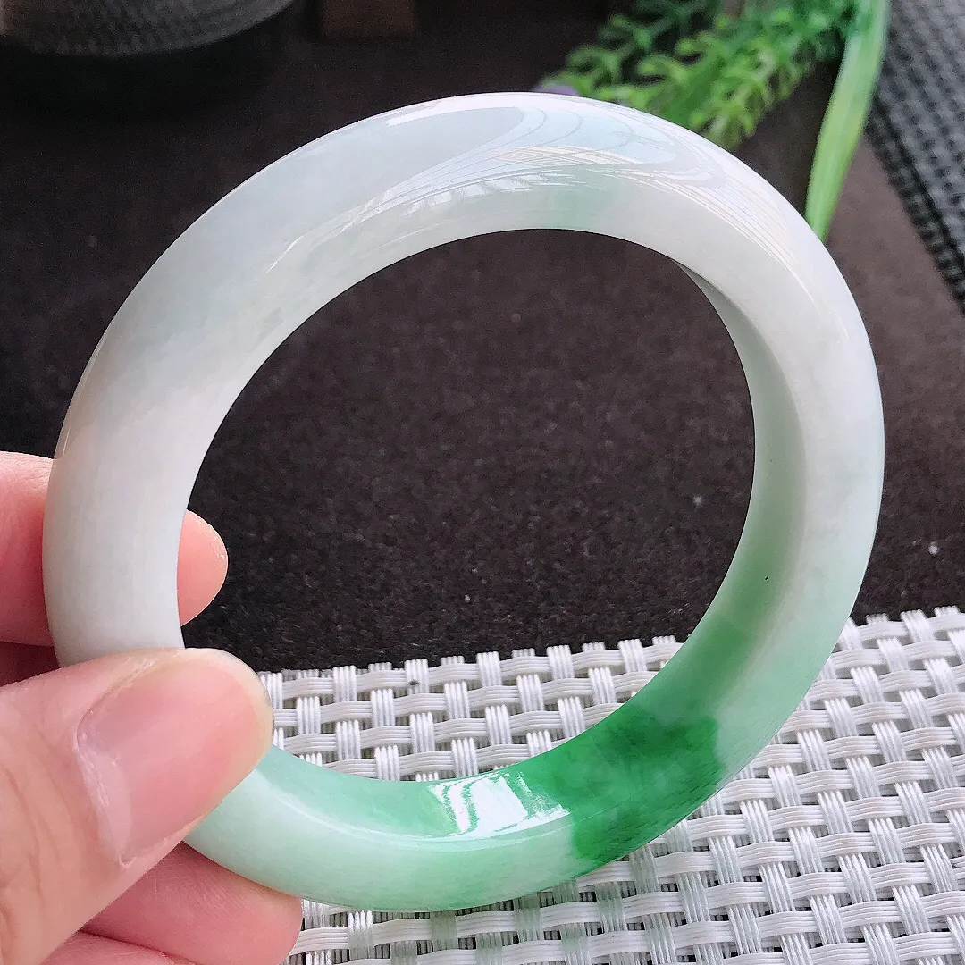 实拍A货翡翠59/12.3/10.2老坑精美飘阳绿手镯翡翠玉镯子平安镯