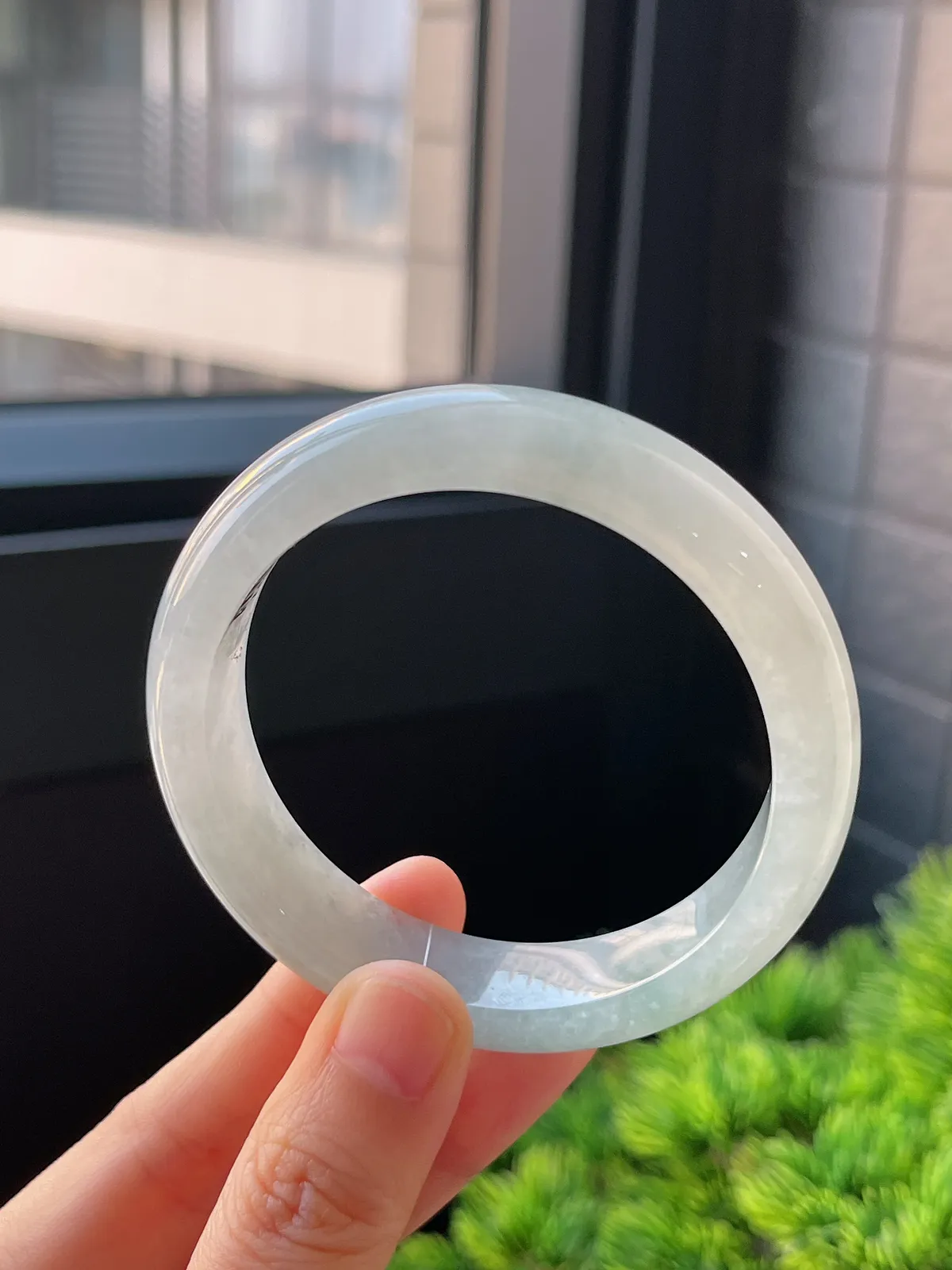 正圈53.6圈口，翡翠冰糯种淡绿色手镯