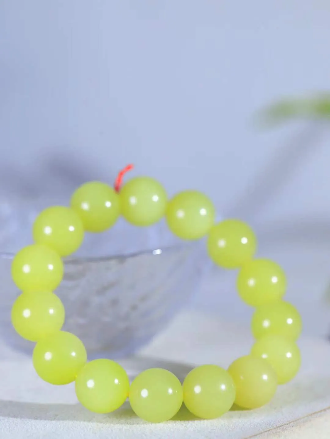 【珠圆玉润.手串】

精品️和田玉黄口珠圆玉润手串 玉质温润细腻  整串打磨圆润，佩戴舒适。珠珠落玉盘，间关莺语花底滑，一生美好时光，无论身在何处，都有它相伴相守。事事顺遂，幸福美满，吉祥如意。重64.6克 尺寸取一14mm  FDA-22102737