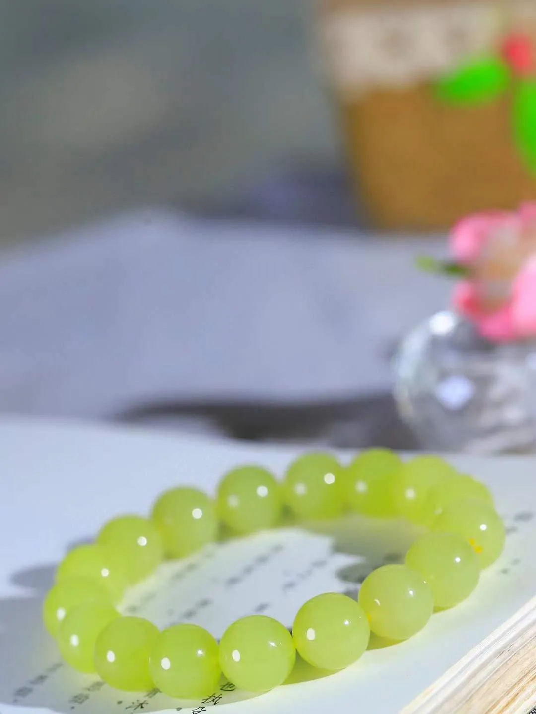 【珠圆玉润.手串】

精品️和田玉黄口珠圆玉润手串 玉质温润细腻  整串打磨圆润，佩戴舒适。珠珠落玉盘，间关莺语花底滑，一生美好时光，无论身在何处，都有它相伴相守。事事顺遂，幸福美满，吉祥如意。重44.6克 尺寸取一12mm  FDA-22102534