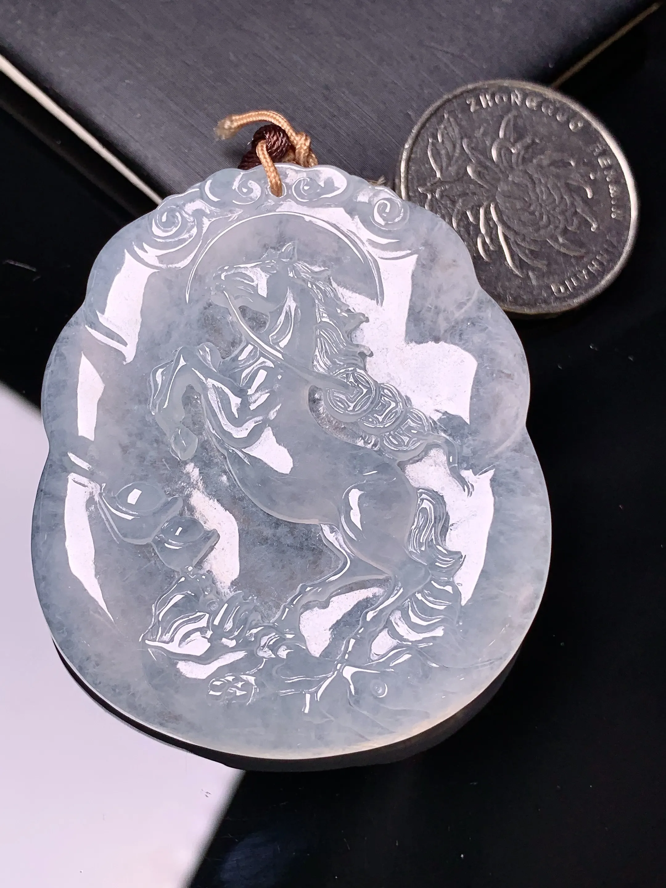 冰种生肖马吊坠 玉质细腻 色泽清新艳丽 整体尺寸50.5*42.8*4.8