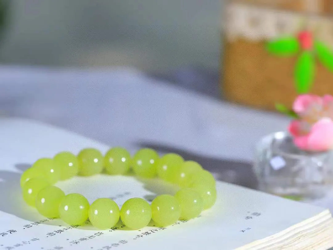 【珠圆玉润.手串】

精品️和田玉黄口珠圆玉润手串 玉质温润细腻  整串打磨圆润，佩戴舒适。珠珠落