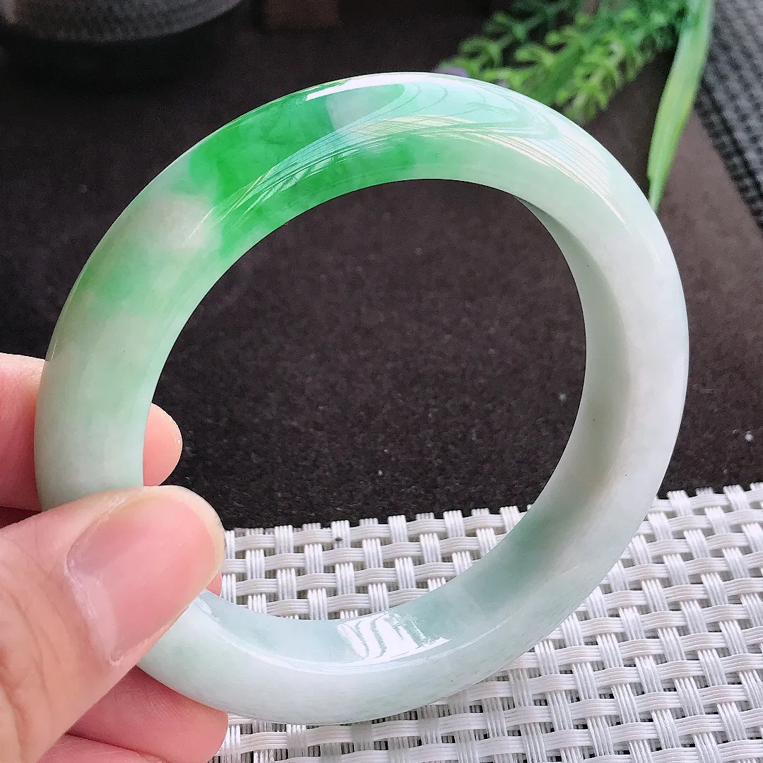 实拍A货翡翠59/12.3/10.2老坑精美飘阳绿手镯翡翠玉镯子平安镯