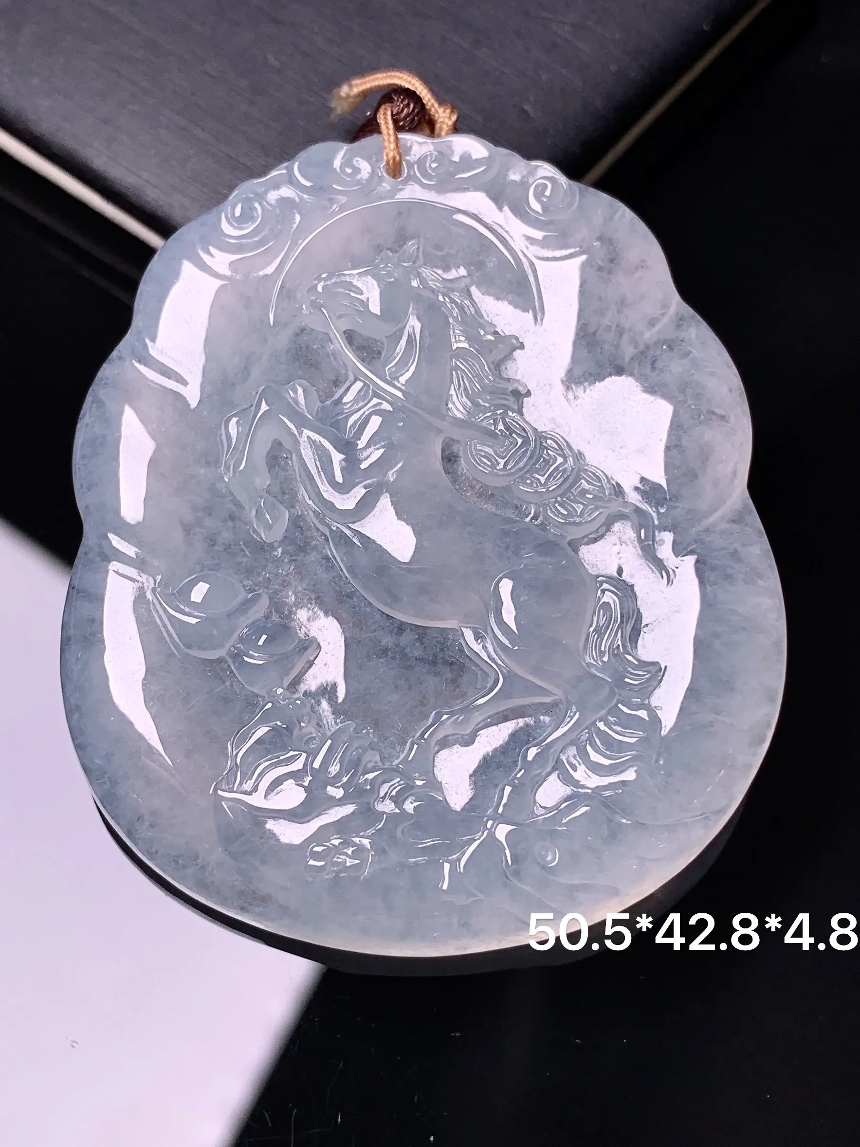 冰种生肖马吊坠 玉质细腻 色泽清新艳丽 整体尺寸50.5*42.8*4.8