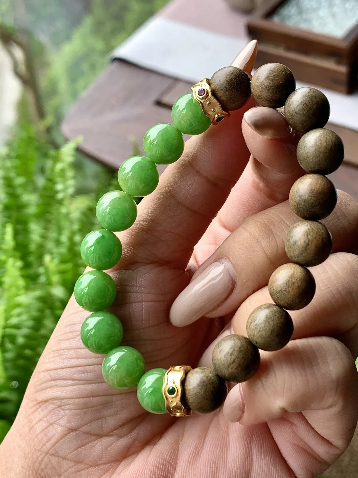 阳绿手串圆珠子手串木珠手串
裸石 性价比高  
尺寸：9.7