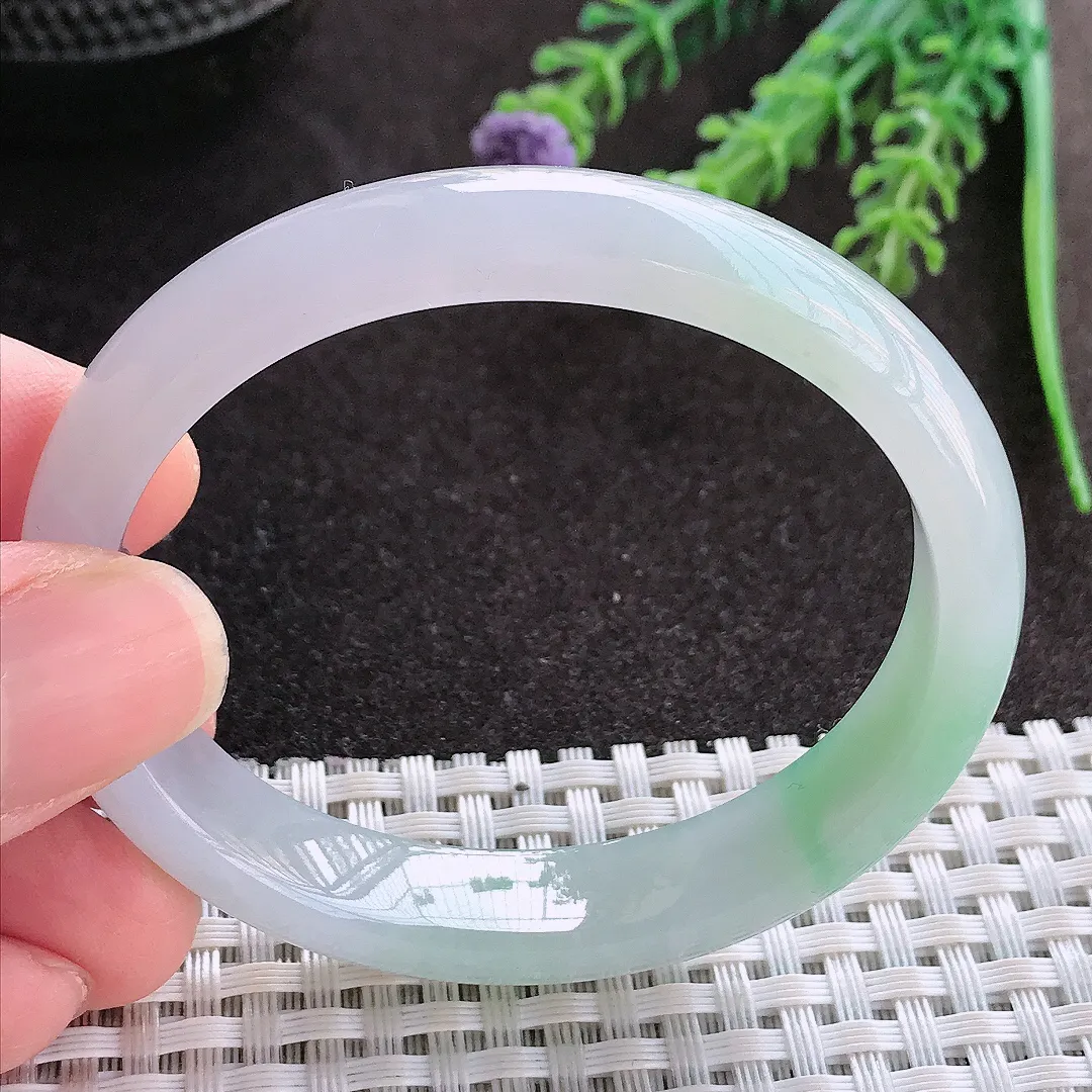 实拍A货翡翠52/45.8/10.8/6.8小圈口老坑冰胶果冻飘绿贵妃手镯翡翠玉镯子平安镯