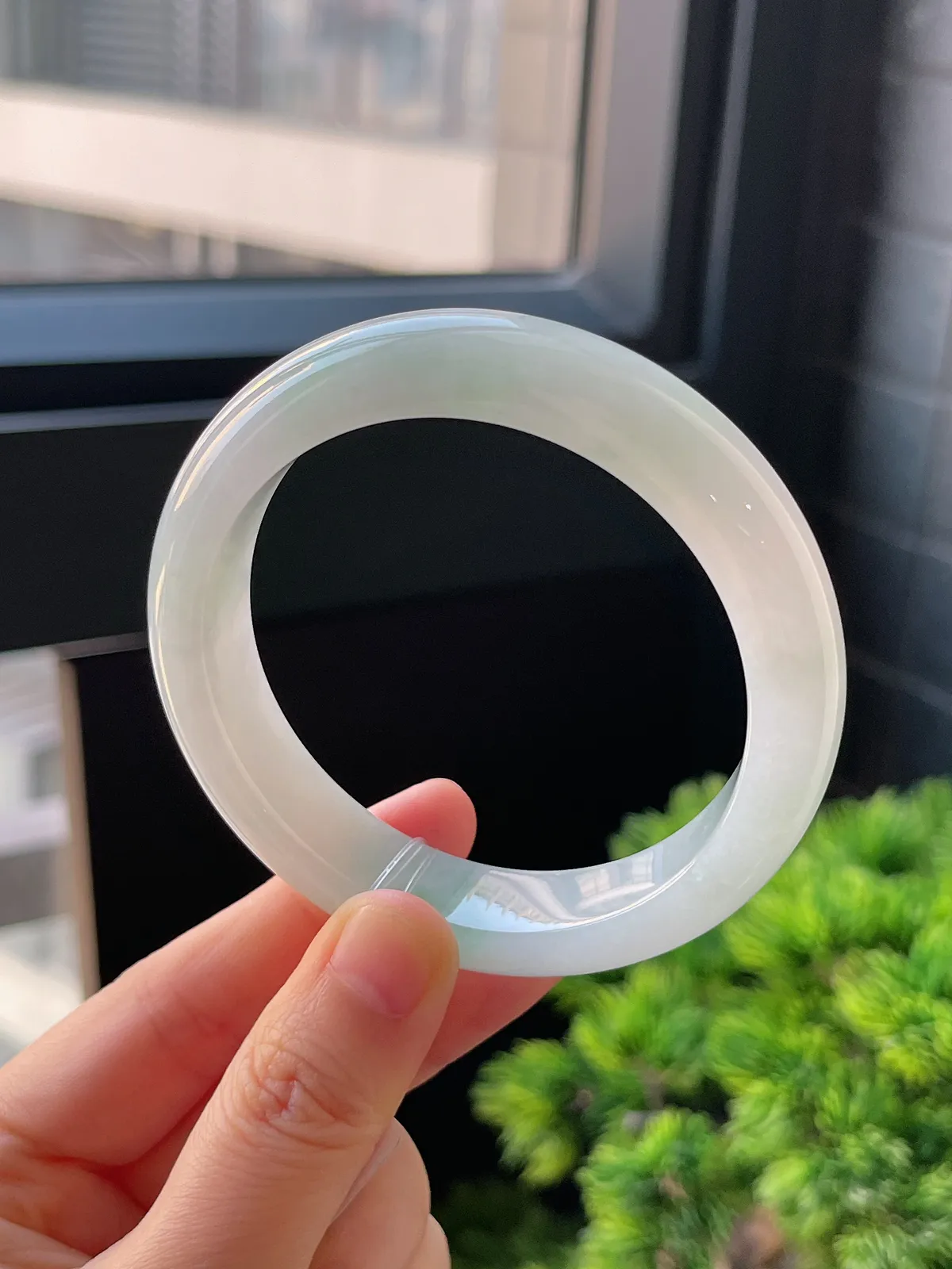 正圈56.5圈口，翡翠冰糯种浅绿色手镯