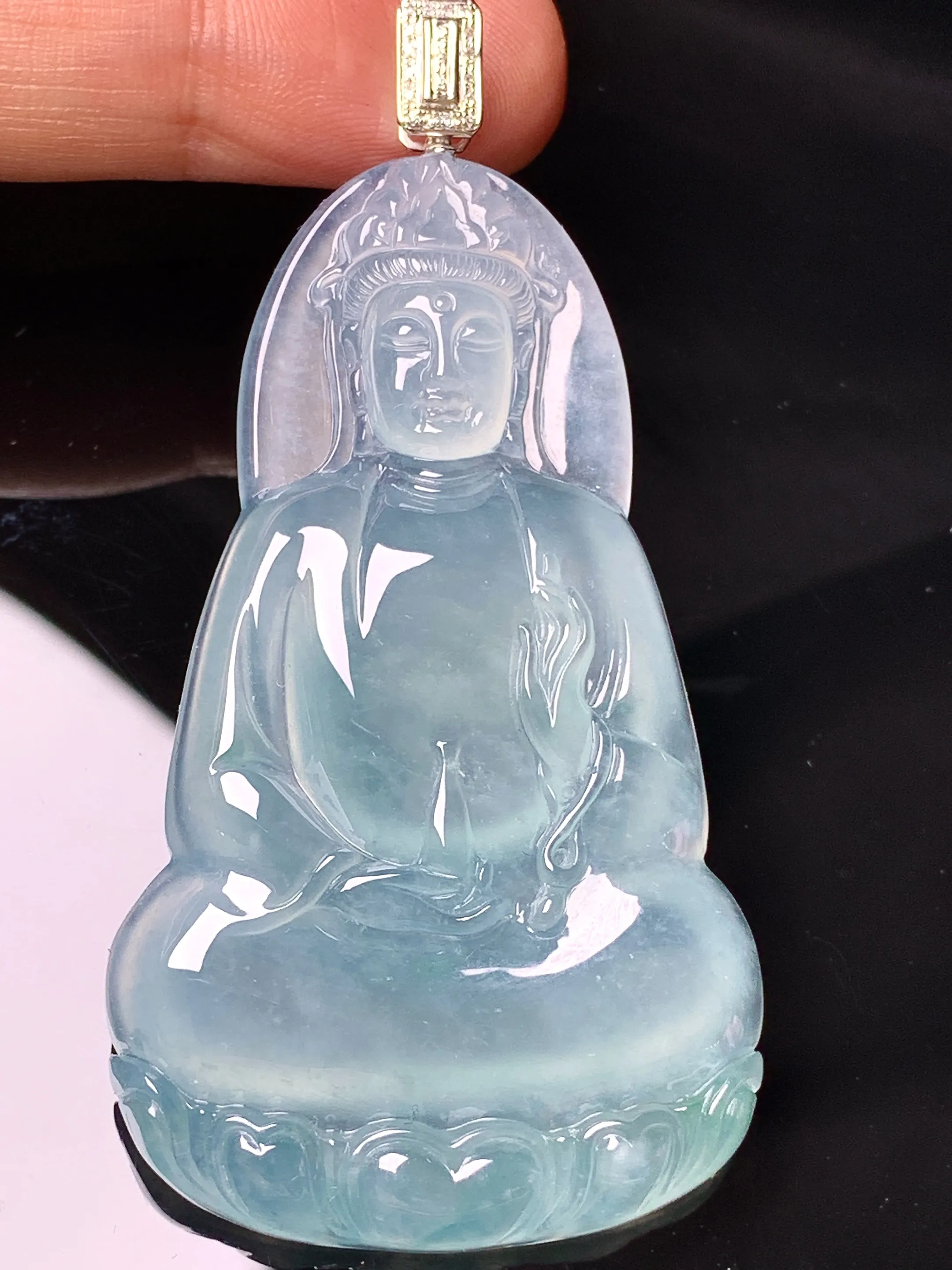 18k金钻冰种观音菩萨吊坠 玉质细腻 色泽清新艳丽 整体尺寸67.7*34.8*5.2