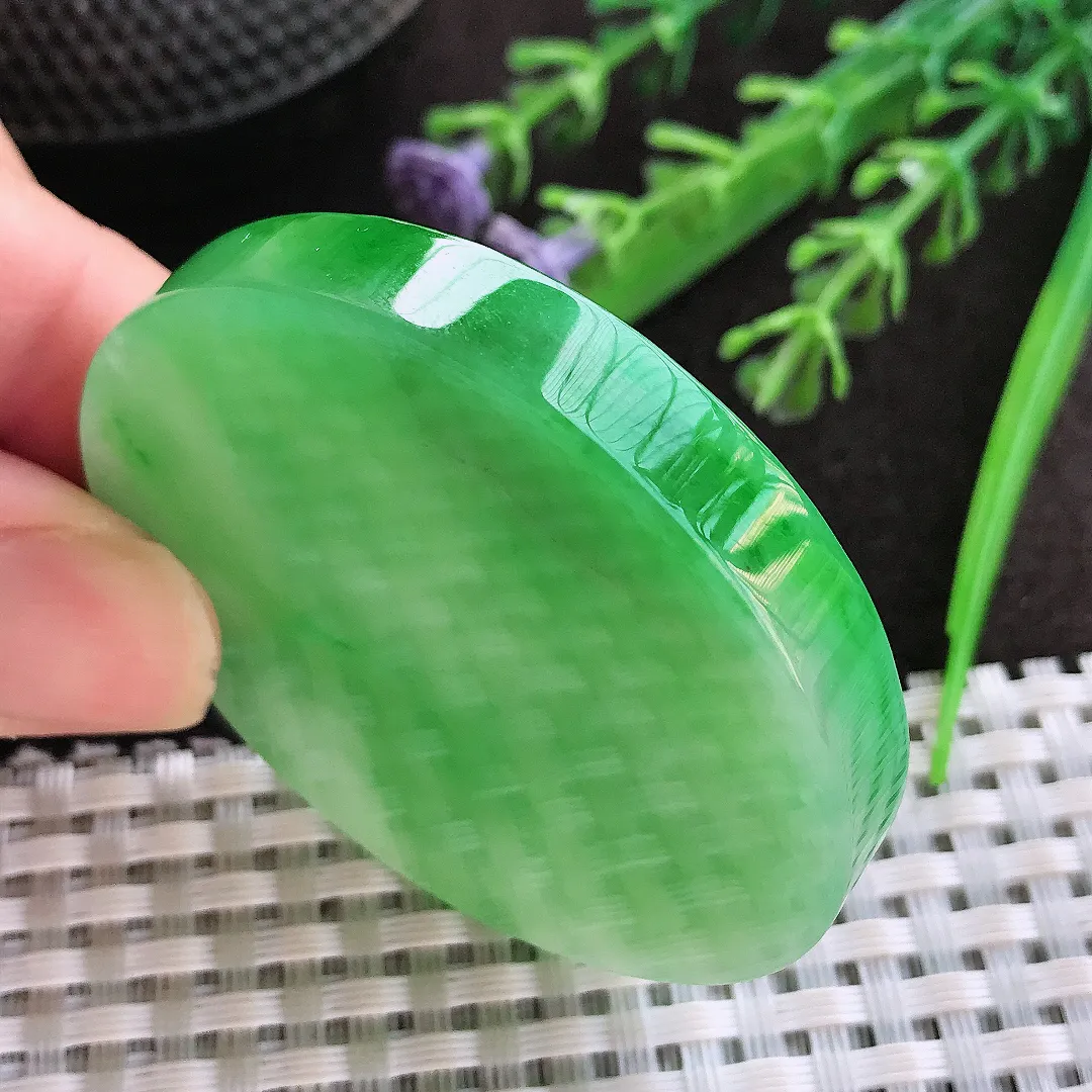 实拍A货翡翠51.5/7.6老坑冰润起胶厚装阳绿无事牌圆牌吊坠翡翠玉牌挂件