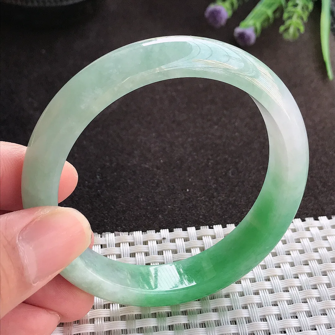 实拍A货翡翠57/13.1/7.8老坑冰润飘绿手镯翡翠玉镯子平安镯