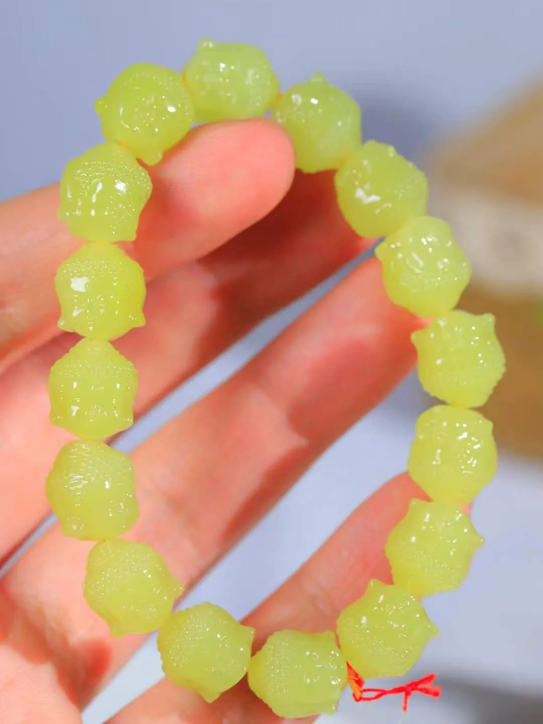 【佛佑众生.手串】

精品和田玉黄口佛头手串，玉质温润细腻，油性十足，️精雕佛像，面容慈祥，憨态可掬，佛祖能利益安乐一切众生，满足一切愿求。给佩戴者带来平安与慈悲，永保平安。
尺寸取一13-11.5-11.8mm 重41克 fDA-89132700