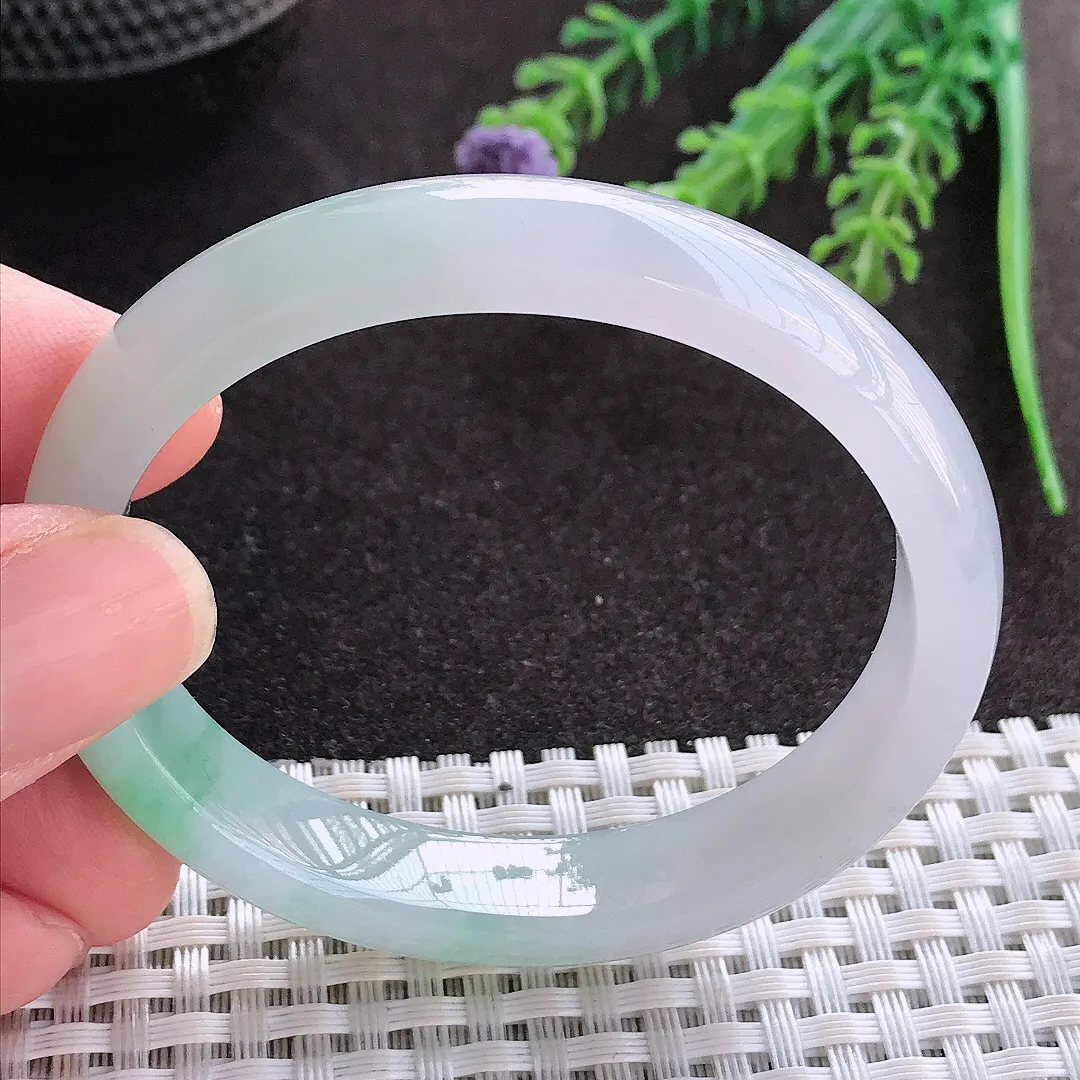 实拍A货翡翠52/45.8/10.8/6.8小圈口老坑冰胶果冻飘绿贵妃手镯翡翠玉镯子平安镯