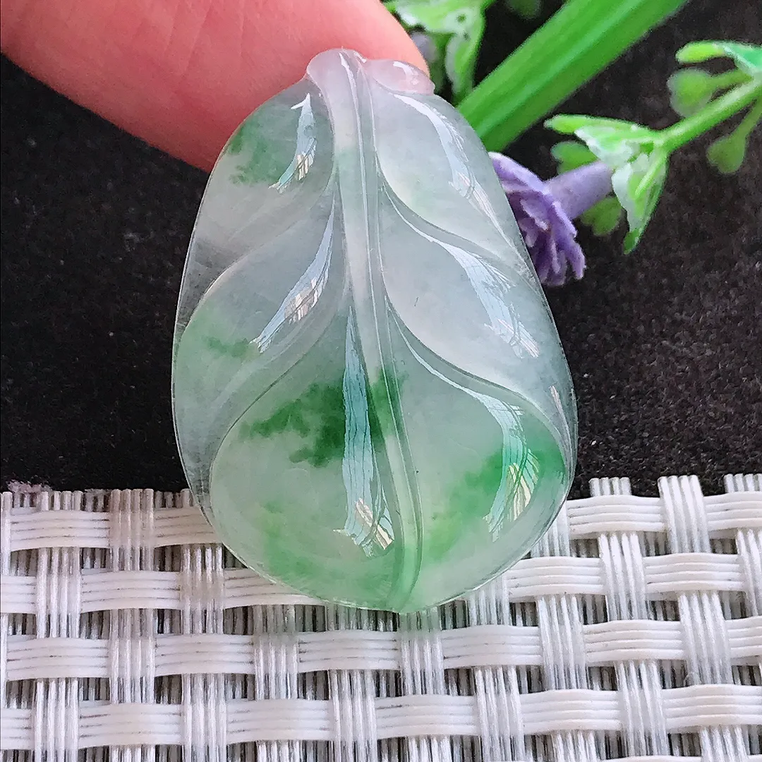 实拍A货翡翠32.8/23.5/5老坑冰种起胶飘阳绿叶子吊坠翡翠玉牌挂件
