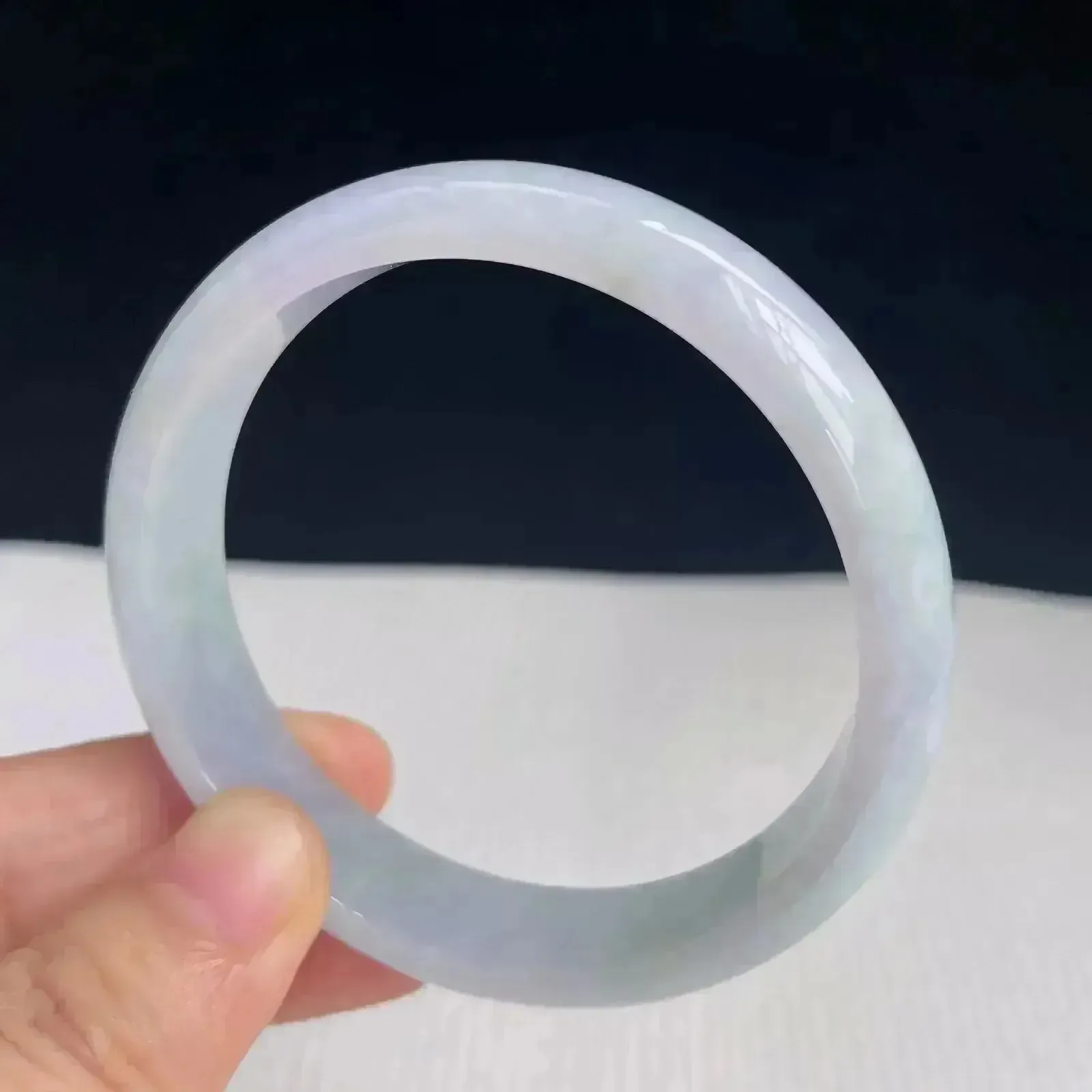 自然光拍摄54.5mm天然翡翠好种水正圈手镯 38.41克