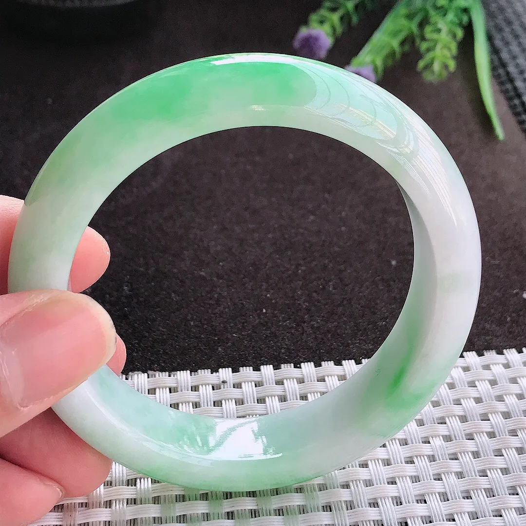 实拍A货翡翠57.5/15/9.1老坑秀气冰润飘绿手镯翡翠玉镯子平安镯