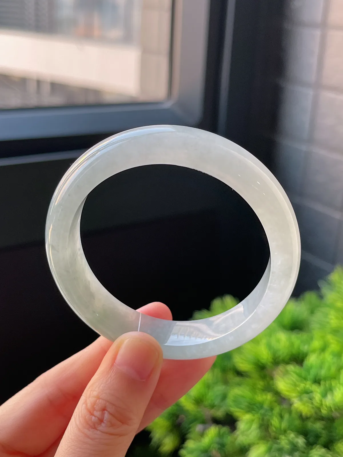 正圈53.6圈口，翡翠冰糯种淡绿色手镯