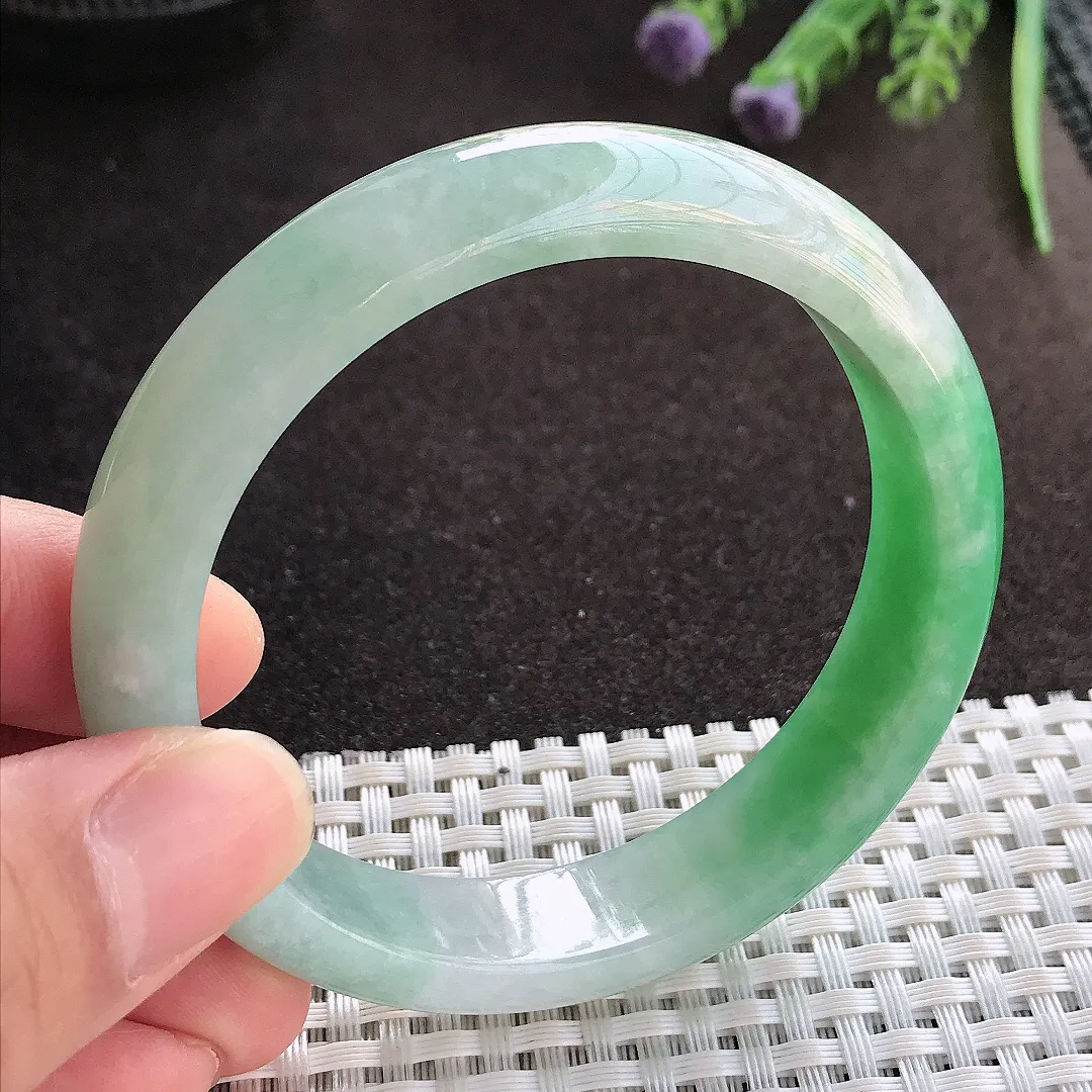 实拍A货翡翠57/13.1/7.8老坑冰润飘绿手镯翡翠玉镯子平安镯